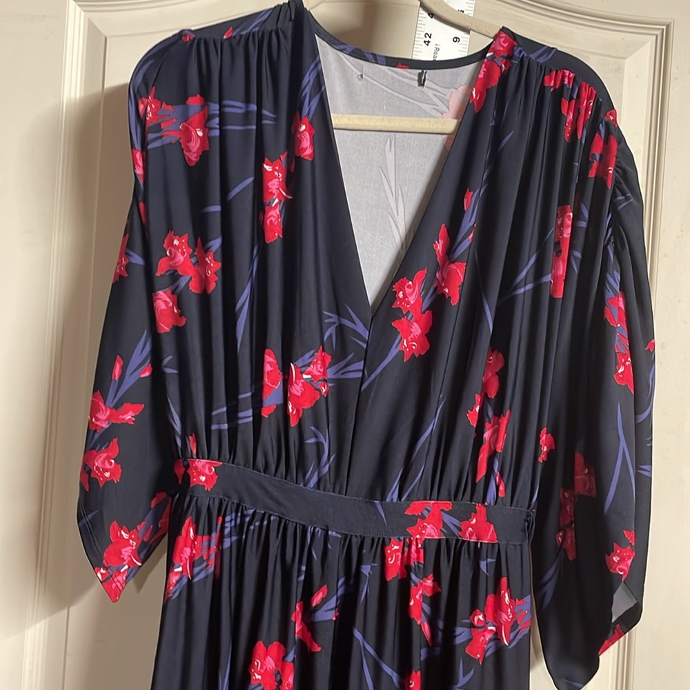 Women’s 2X long blue and black flutter sleeve dress
